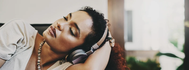 Kodėl vinilas ramina protą? Muzikos klausymo psichologija ir sąmoningas muzikos vartojimas